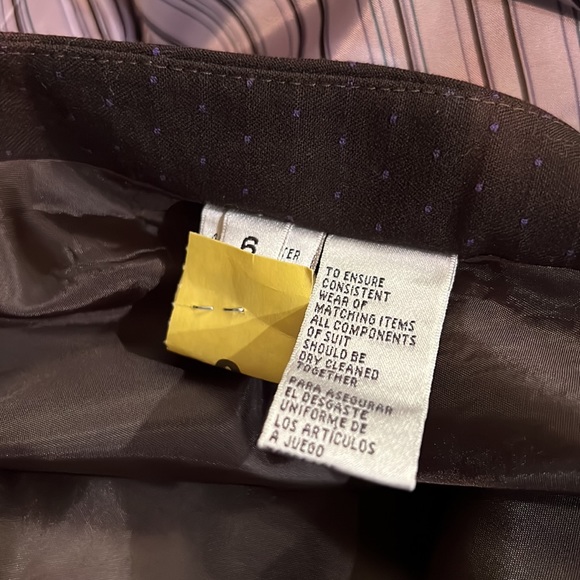 Jones New York Suit, skirt suit set, size 6 - Picture 16 of 16